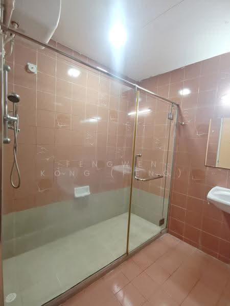 Loyang Valley, 202 Loyang Avenue, Changi Airport / Changi Village, 3 Bedrooms, 1,800 sqft, Condominium For Rent, by Fengwen Kong (Feng), 500252181 - Bathroom - PropertyGuru.com.sg