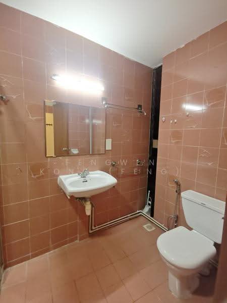 Loyang Valley, 202 Loyang Avenue, Changi Airport / Changi Village, 3 Bedrooms, 1,800 sqft, Condominium For Rent, by Fengwen Kong (Feng), 500252181 - Bathroom - PropertyGuru.com.sg