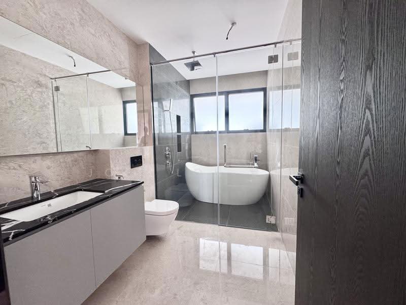 Hillview Crescent, Hillview, Dairy Farm / Bukit Panjang / Choa Chu Kang, 6 Bedrooms, 7,240 sqft, Terraced House For Sale, by Joey Loh 罗雪慧, 500252220 - Bathroom - PropertyGuru.com.sg
