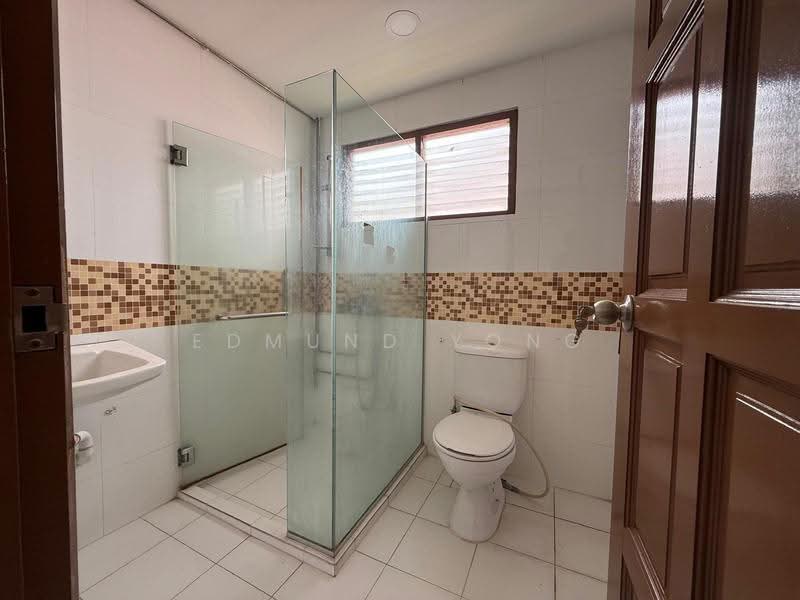 DISTRICT 26 | SPRINGLEAF GARDEN ESTATE | FREEHOLD 2 Storey Semi Detached For Rent, Springleaf Garden Estate, Mandai / Upper Thomson, 4 Bedrooms, 3,500 sqft, Semi-Detached House For Rent, by Edmund Yong, 500252227 - Bathroom - PropertyGuru.com.sg