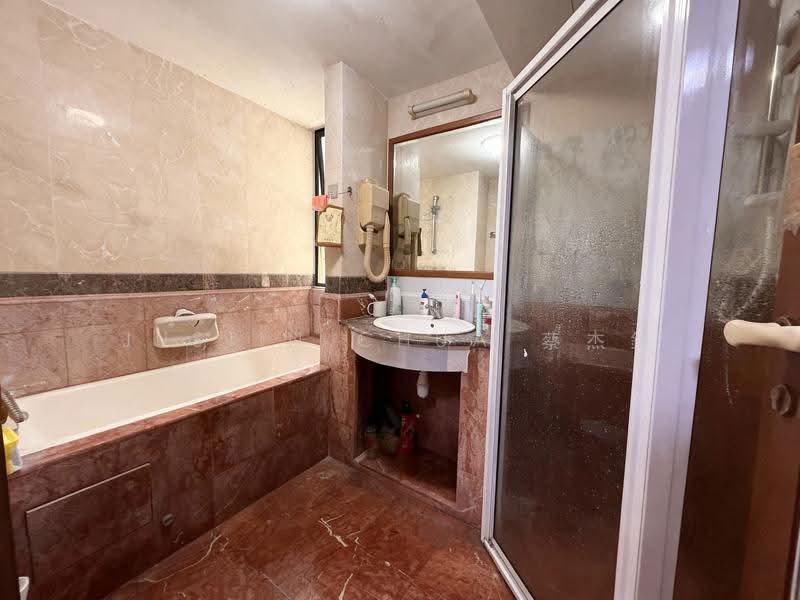 ❤️ CHEAP 3B/3B in D05! Suits Own stay or Co-living!, Buona Vista / West Coast / Clementi New Town, 3 Bedrooms, 1,210 sqft, Condominium For Sale, by Justin Chua 蔡杰銘, 500252238 - Bathroom - PropertyGuru.com.sg