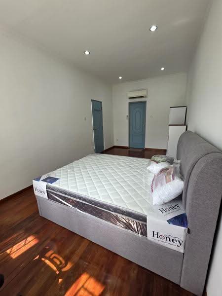 Jalan Tua Kong, JLN TUA KONG, Bedok / Upper East Coast, Room Rental, 200 sqft, Semi-Detached House For Rent, by Cruz V, 500252241 - Bedroom - PropertyGuru.com.sg