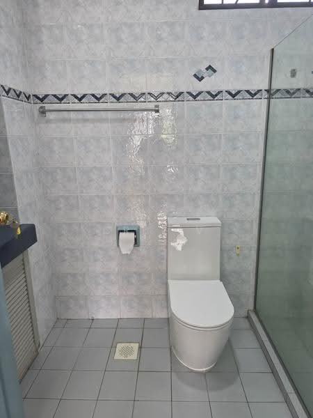 Jalan Tua Kong, JLN TUA KONG, Bedok / Upper East Coast, Room Rental, 200 sqft, Semi-Detached House For Rent, by Cruz V, 500252241 - Bathroom - PropertyGuru.com.sg