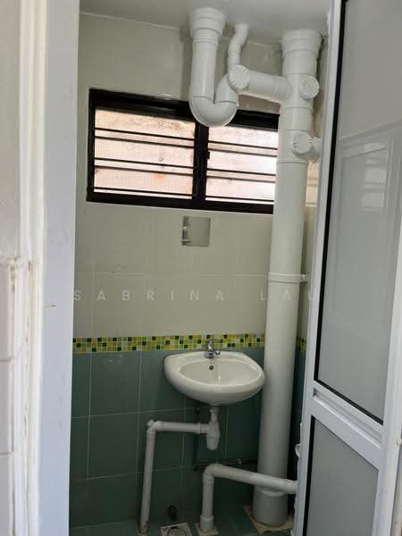 620 Bedok Reservoir Road, 620 Bedok Reservoir Road, Bedok / Upper East Coast, 2 Bedrooms, 646 sqft, HDB Flat For Rent, by Sabrina Lau, 500252261 - Bathroom - PropertyGuru.com.sg