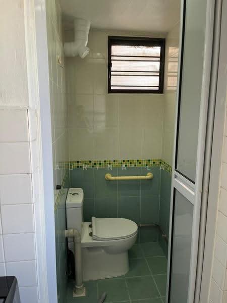 620 Bedok Reservoir Road, 620 Bedok Reservoir Road, Bedok / Upper East Coast, 2 Bedrooms, 646 sqft, HDB Flat For Rent, by Sabrina Lau, 500252261 - Bathroom - PropertyGuru.com.sg