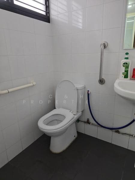 115 Serangoon North Avenue 1, 115 Serangoon North Avenue 1, Hougang / Punggol / Sengkang, 2 Bedrooms, 775 sqft, HDB Flat For Sale, by REBECCA, 500252276 - Bathroom - PropertyGuru.com.sg
