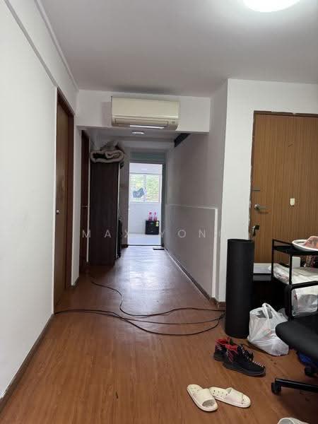 42 Holland Drive, 42 Holland Drive, Tanglin / Holland / Bukit Timah, 2 Bedrooms, 700 sqft, HDB Flat For Rent, by Max Yong, 500252287 - Corridor - PropertyGuru.com.sg