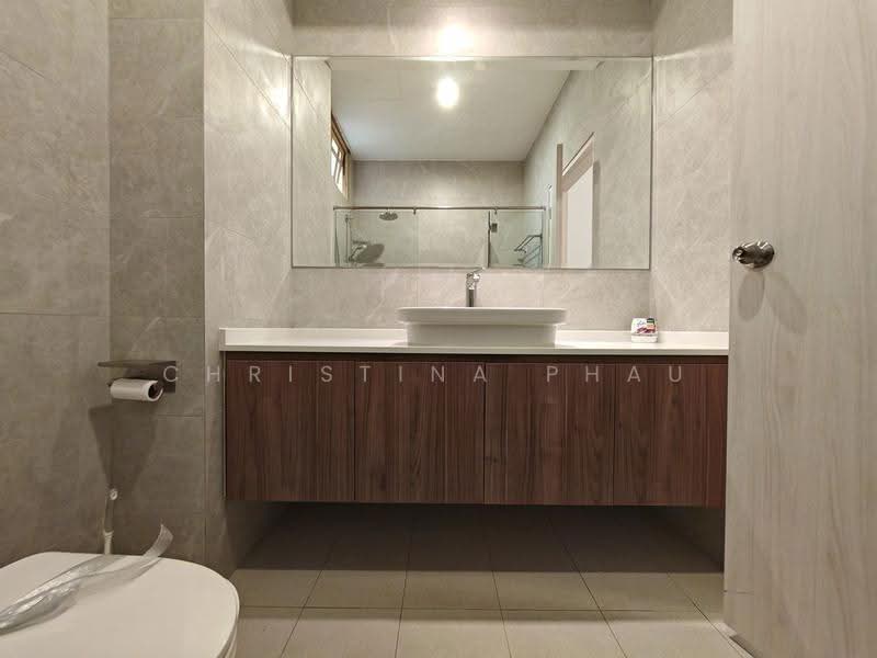Orange Regency, 101 Fernhill Road, Tanglin / Holland / Bukit Timah, 4 Bedrooms, 1,776 sqft, Apartment For Rent, by Christina Phau, 500252294 - Bathroom - PropertyGuru.com.sg