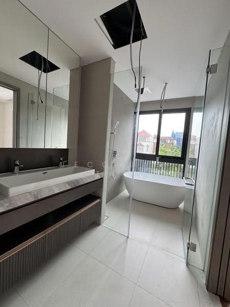 TOP SOON! Brand New D15 Semi-D, East Coast / Marine Parade, 6 Bedrooms, 6,311 sqft, Semi-Detached House For Sale, by Jeconiah Tan, 500252298 - Bathroom - PropertyGuru.com.sg