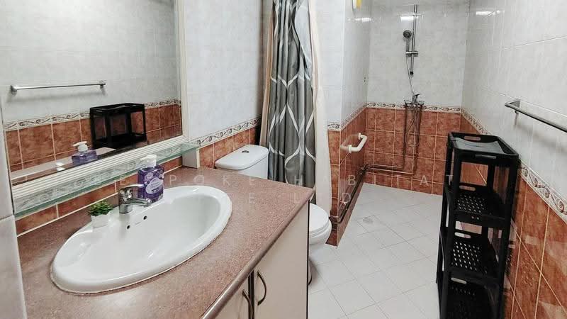 Ridgewood Condominium, 1 Ridgewood Close, Tanglin / Holland / Bukit Timah, Room Rental, 100 sqft, Condominium For Rent, by Bespoke Habitat Pte Ltd, 500252306 - 16-04 Common Bathroom - PropertyGuru.com.sg