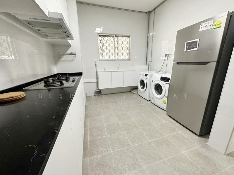 Ridgewood Condominium, 1 Ridgewood Close, Tanglin / Holland / Bukit Timah, Room Rental, 100 sqft, Condominium For Rent, by Bespoke Habitat Pte Ltd, 500252306 - 20-03 Kitchen - PropertyGuru.com.sg