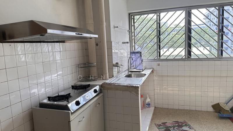 606 Bedok Reservoir Road, 606 Bedok Reservoir Road, Bedok / Upper East Coast, 2 Bedrooms, 721 sqft, HDB Flat For Rent, by John Chen, 500252313 - Kitchen - PropertyGuru.com.sg