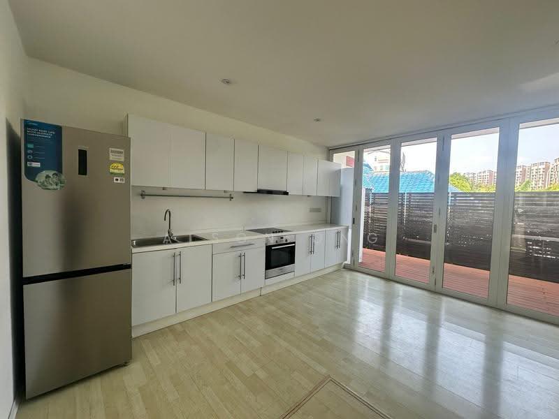 Landed Terrace House @ Eden Grove | Mins Walk to Serangoon, Woodleigh, Bartley MRT & NEX Mall | D19, Upper Serangoon Road, Bartley Road, Hougang / Punggol / Sengkang, 3 Bedrooms, 2,247 sqft, Terraced House For Rent, by Alson Ong, 500252318 - Kitchen - PropertyGuru.com.sg