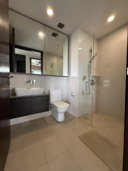 Spottiswoode Residences, 48 Spottiswoode Park Road, Chinatown / Tanjong Pagar, 2 Bedrooms, 926 sqft, Condominium For Rent, by Poon Wing Kee, 500252320 - Common Bathroom - PropertyGuru.com.sg