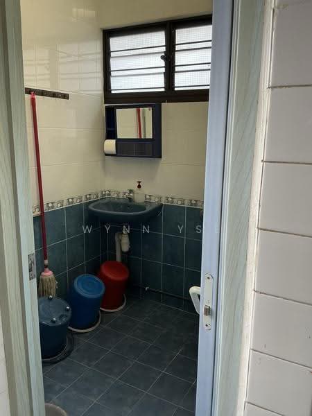544 Jurong West Street 42, 544 Jurong West Street 42, Boon Lay / Jurong / Tuas, 2 Bedrooms, 796 sqft, HDB Flat For Sale, by Wynn Yse, 500252324 - Bathroom - PropertyGuru.com.sg