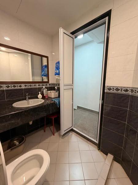 Cedarwood Grove, Cedarwood Grove, Admiralty / Woodlands, 7 Bedrooms, 3,724 sqft, Corner Terrace For Sale, by Dennis Lim, 500252326 - Bathroom - PropertyGuru.com.sg