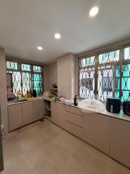 Cedarwood Grove, Cedarwood Grove, Admiralty / Woodlands, 7 Bedrooms, 3,724 sqft, Corner Terrace For Sale, by Dennis Lim, 500252326 - Kitchen - PropertyGuru.com.sg
