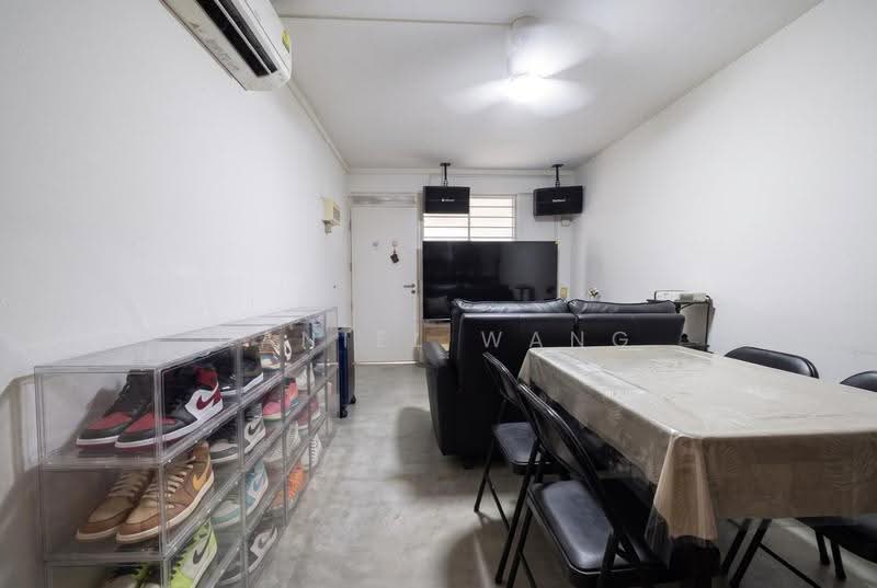 120 Lorong 2 Toa Payoh, 120 Lorong 2 Toa Payoh, Balestier / Toa Payoh, 1 Bedroom, 430 sqft, HDB Flat For Sale, by Daniel Wang, 500252337 - Living Room - PropertyGuru.com.sg