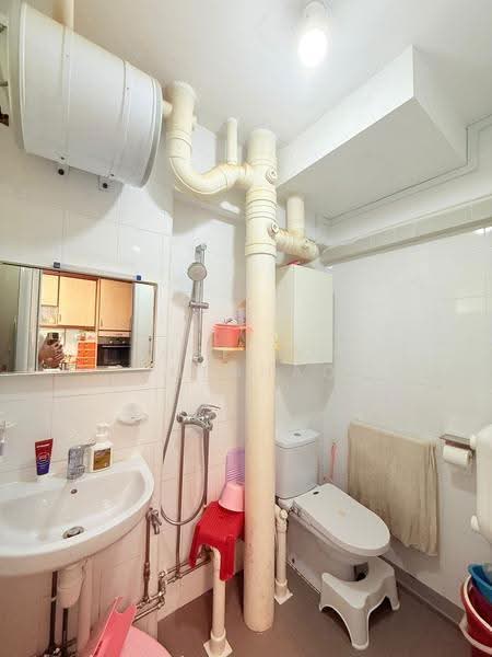104 Towner Road, 104 Towner Road, Balestier / Toa Payoh, 3 Bedrooms, 1,173 sqft, HDB Flat For Sale, by Jose Loh Zhenhao, 500252353 - Bathroom - PropertyGuru.com.sg