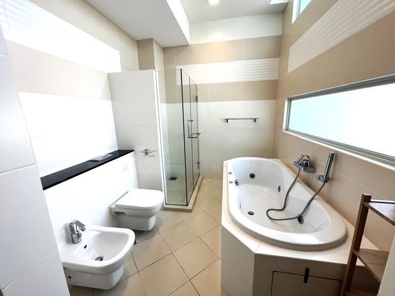 Lovely Contemporary 3 Storey Semi Detached with Inground Pool, Namly Crescent, Tanglin / Holland / Bukit Timah, 5 Bedrooms, 4,500 sqft, Semi-Detached House For Rent, by Amy Chew, 500252373 - Bathroom - PropertyGuru.com.sg