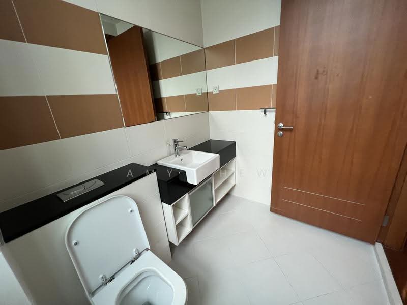 Lovely Contemporary 3 Storey Semi Detached with Inground Pool, Namly Crescent, Tanglin / Holland / Bukit Timah, 5 Bedrooms, 4,500 sqft, Semi-Detached House For Rent, by Amy Chew, 500252373 - Bathroom - PropertyGuru.com.sg