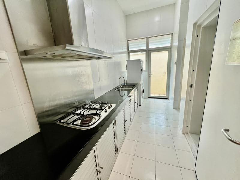 Lovely Contemporary 3 Storey Semi Detached with Inground Pool, Namly Crescent, Tanglin / Holland / Bukit Timah, 5 Bedrooms, 45,050 sqft, Semi-Detached House For Rent, by Amy Chew, 500252373 - Kitchen - PropertyGuru.com.sg