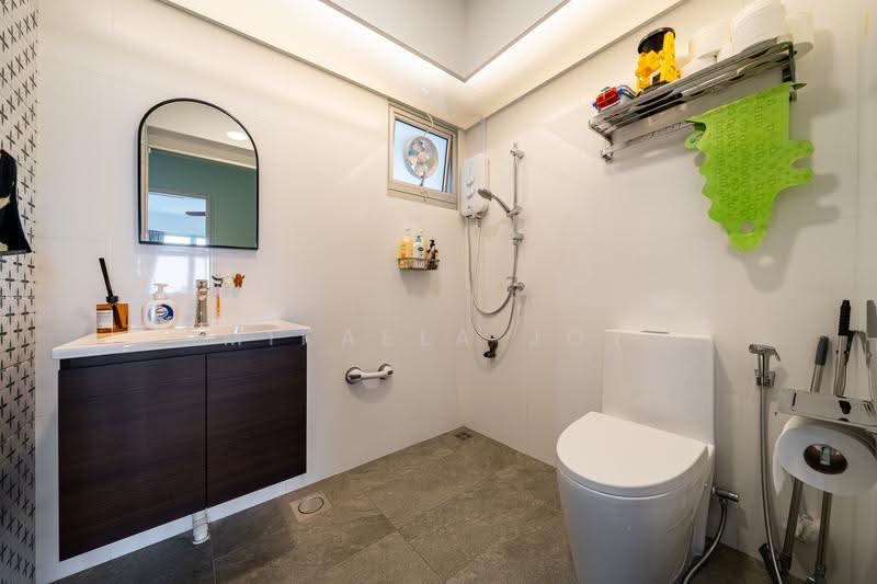 153B Bedok South Road, 153B Bedok South Road, Bedok / Upper East Coast, 3 Bedrooms, 1,216 sqft, HDB Flat For Sale, by Mikaela Joy, 500252392 - Common Bathroom - PropertyGuru.com.sg