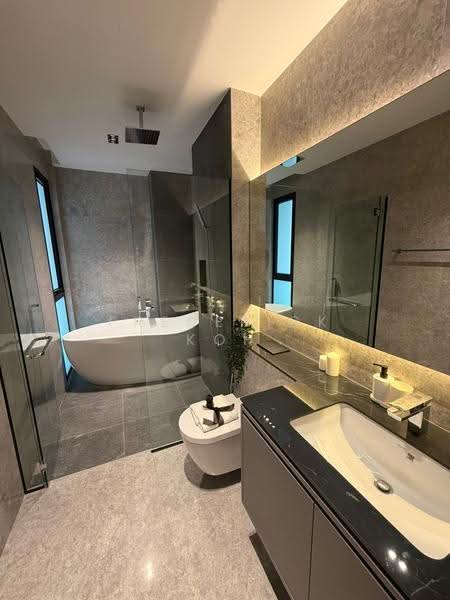 Sembawang Straits Estate, Jalan Machang, Sembawang / Yishun, 5 Bedrooms, 4,834 sqft, Terraced House For Sale, by Frederick Koh, 500252425 - Bathroom - PropertyGuru.com.sg