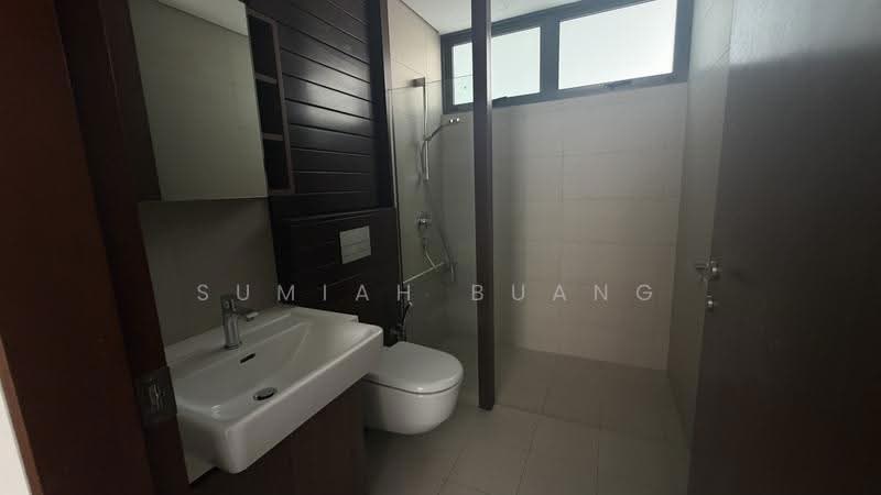 Sixth Avenue, Tanglin / Holland / Bukit Timah, 5 Bedrooms, 3,283 sqft, Cluster House For Rent, by Sumiah Buang, 500252434 - Bathroom 1 - PropertyGuru.com.sg
