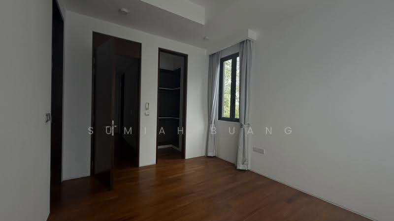 Sixth Avenue, Tanglin / Holland / Bukit Timah, 5 Bedrooms, 3,283 sqft, Cluster House For Rent, by Sumiah Buang, 500252434 - Closet in Master Room - PropertyGuru.com.sg
