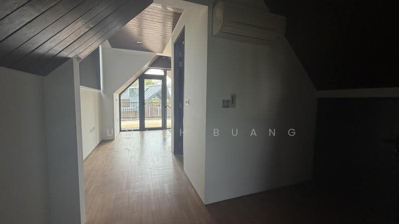 Sixth Avenue, Tanglin / Holland / Bukit Timah, 5 Bedrooms, 3,283 sqft, Cluster House For Rent, by Sumiah Buang, 500252434 - Entertainment area & study @ attic. - PropertyGuru.com.sg