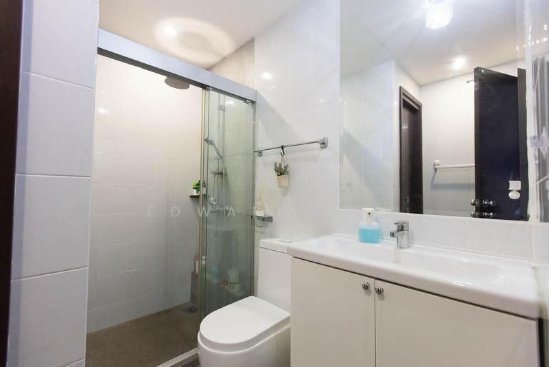 Amaninda, 329 Thomson Road, Newton / Novena, 2 Bedrooms, 1,216 sqft, Condominium For Rent, by Edward Yap, 500252435 - Common Bathroom - PropertyGuru.com.sg