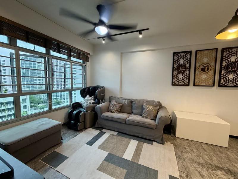 672A Edgefield Plains, 672A Edgefield Plains, Hougang / Punggol / Sengkang, 2 Bedrooms, 700 sqft, HDB Flat For Sale, by Sulaiman Saad, 500252445 - Living Room - PropertyGuru.com.sg