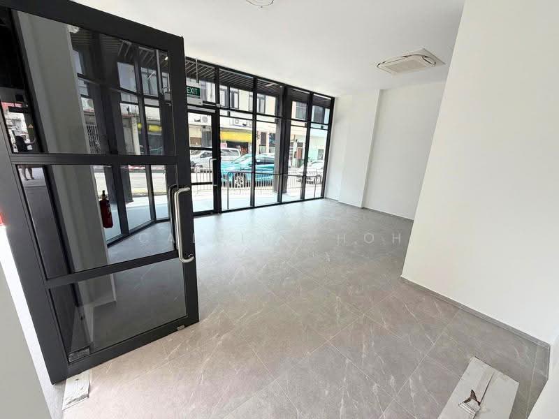 D12, Retail, Service trades, Clinic, Vet, Gym, Beauty, Education Centre, Serangoon Road, Bendemeer Road, Upper Serangoon Road, Balestier / Toa Payoh, 1,030 sqft, Shop / Shophouse For Rent, by Calvin Choh, 500252470 - Entrance - CommercialGuru.com.sg