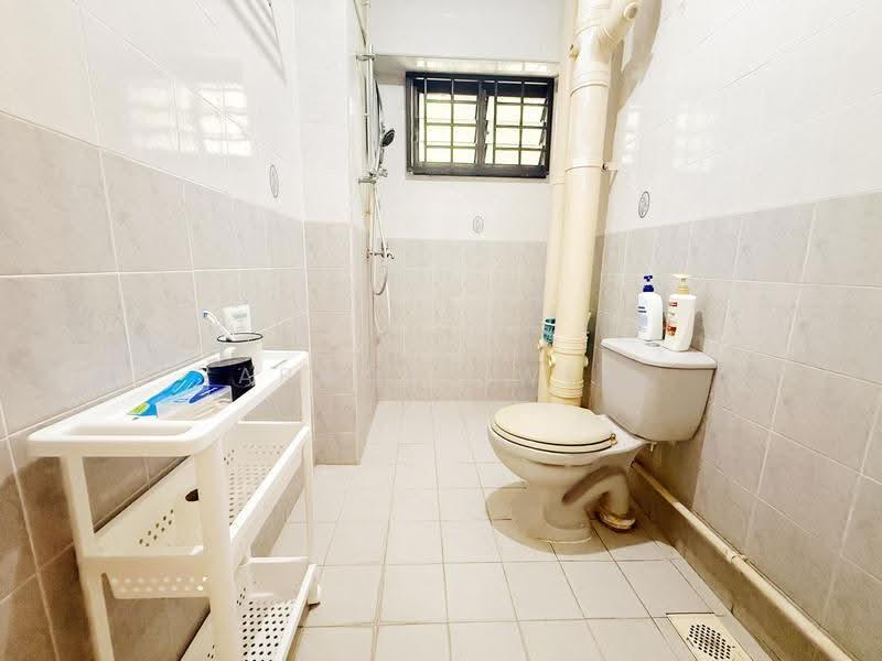 680A Jurong West Central 1, 680A Jurong West Central 1, Boon Lay / Jurong / Tuas, 4 Bedrooms, 1,453 sqft, HDB Flat For Sale, by Arnold Wee, 500252513 - Bathroom - PropertyGuru.com.sg