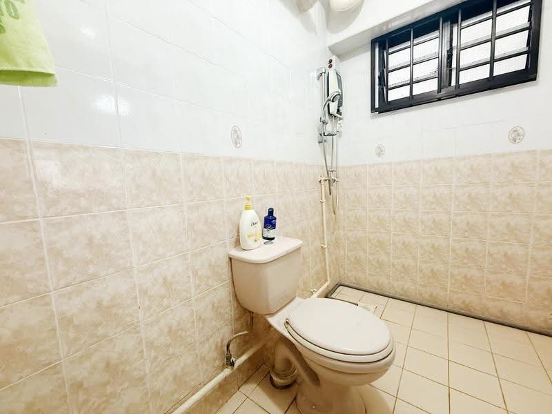 680A Jurong West Central 1, 680A Jurong West Central 1, Boon Lay / Jurong / Tuas, 4 Bedrooms, 1,453 sqft, HDB Flat For Sale, by Arnold Wee, 500252513 - Bathroom - PropertyGuru.com.sg