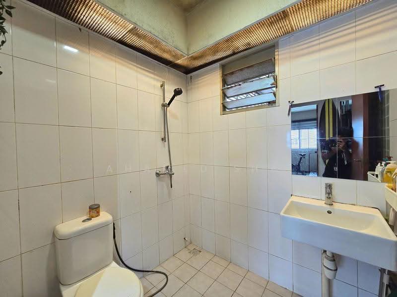 414B Fernvale Link, 414B Fernvale Link, Seletar / Yio Chu Kang, 3 Bedrooms, 1,001 sqft, HDB Flat For Sale, by Ahamed Sha, 500252518 - Bathroom - PropertyGuru.com.sg