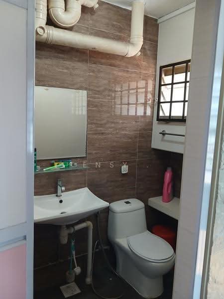 608 Choa Chu Kang Street 62, 608 Choa Chu Kang Street 62, Dairy Farm / Bukit Panjang / Choa Chu Kang, 3 Bedrooms, 1,162 sqft, HDB Flat For Sale, by Kensy ., 500252536 - Bathroom - PropertyGuru.com.sg