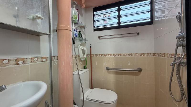 607 Ang Mo Kio Avenue 4, 607 Ang Mo Kio Avenue 4, Ang Mo Kio / Bishan / Thomson, 2 Bedrooms, 732 sqft, HDB Flat For Sale, by Aida Talib, 500252539 - Bathroom - PropertyGuru.com.sg
