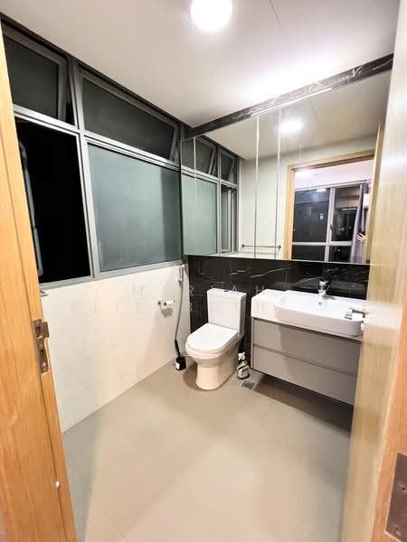 The Glades, 6 Bedok Rise, Bedok / Upper East Coast, 2 Bedrooms, 721 sqft, Condominium For Sale, by Mariah Elizabeth Hu, 500252546 - Bathroom - PropertyGuru.com.sg