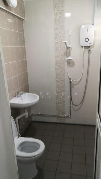 439 Tampines Street 43, 439 Tampines Street 43, Pasir Ris / Tampines, 3 Bedrooms, 882 sqft, HDB Flat For Rent, by Stephanie Kuet LY, 500252563 - Bathroom - PropertyGuru.com.sg