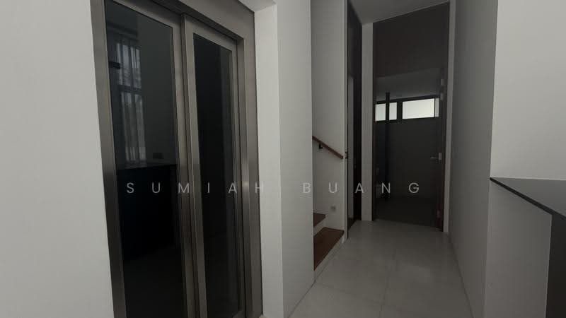 Alias Villas, JALAN HAJI ALIAS, Tanglin / Holland / Bukit Timah, 5 Bedrooms, 3,283 sqft, Cluster House For Rent, by Sumiah Buang, 500252568 - Lift area @ level 1 - PropertyGuru.com.sg