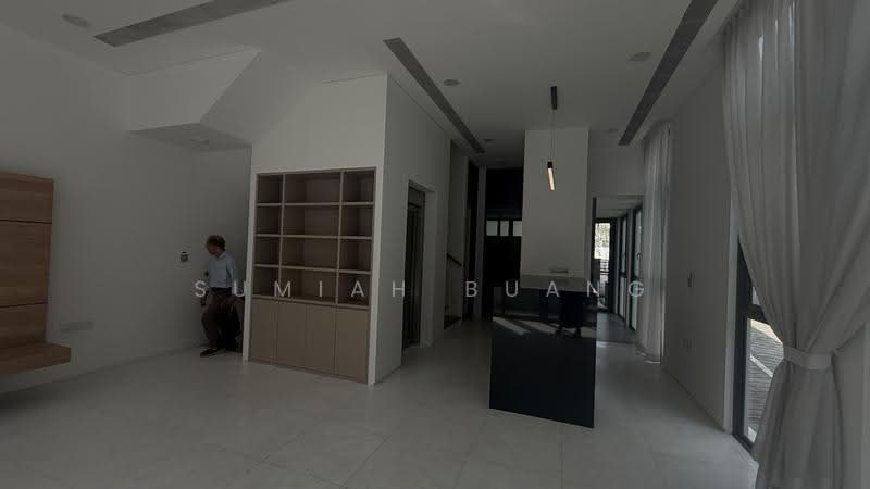 Alias Villas, JALAN HAJI ALIAS, Tanglin / Holland / Bukit Timah, 5 Bedrooms, 3,283 sqft, Cluster House For Rent, by Sumiah Buang, 500252568 - Living/Dining & kitchen island area - PropertyGuru.com.sg