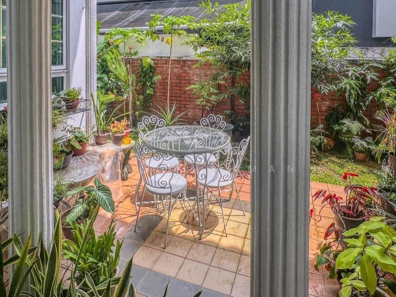 KEMBANGAN MRT, REGULAR HUGE LAND CORNER TERRACE, Eunos / Geylang / Paya Lebar, 6 Bedrooms, 3,300 sqft, Corner Terrace For Sale, by Abdul Rahman, 500252576 - Garden - PropertyGuru.com.sg
