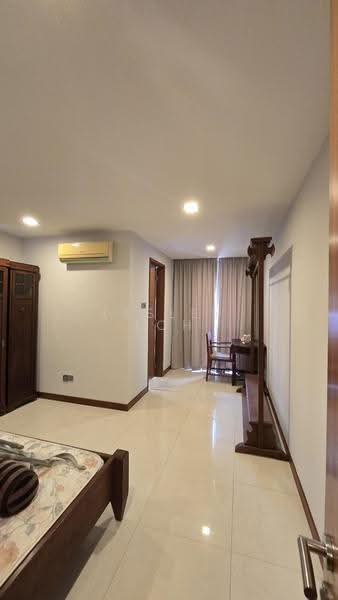 D20 Landed for sale in Thomson Hill, Ang Mo Kio / Bishan / Thomson, 5 Bedrooms, 4,800 sqft, Corner Terrace For Sale, by Lesley Loh, 500252577 - Bedroom wirh ensuite - PropertyGuru.com.sg