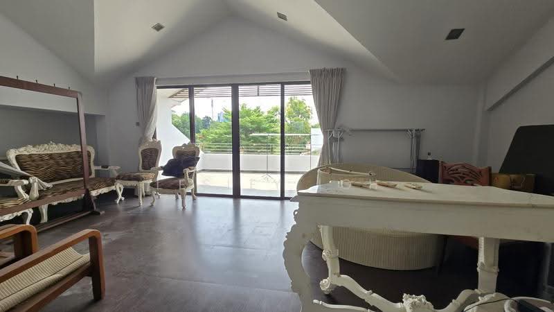D20 Landed for sale in Thomson Hill, Ang Mo Kio / Bishan / Thomson, 5 Bedrooms, 4,800 sqft, Corner Terrace For Sale, by Lesley Loh, 500252577 - Level 3 family area - PropertyGuru.com.sg