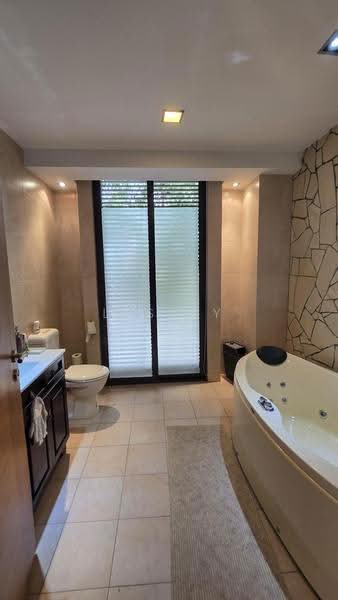 D20 Landed for sale in Thomson Hill, Ang Mo Kio / Bishan / Thomson, 5 Bedrooms, 4,800 sqft, Corner Terrace For Sale, by Lesley Loh, 500252577 - Master Bathroom - PropertyGuru.com.sg