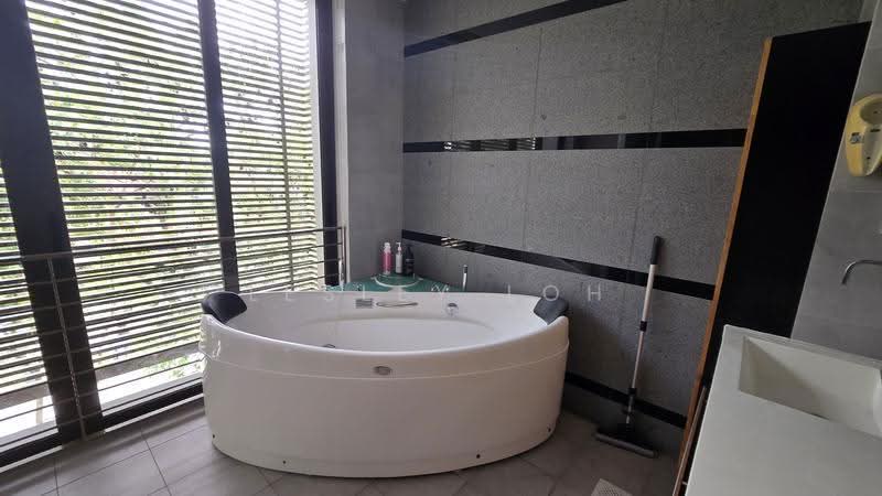 D20 Landed for sale in Thomson Hill, Ang Mo Kio / Bishan / Thomson, 5 Bedrooms, 4,800 sqft, Corner Terrace For Sale, by Lesley Loh, 500252577 - Level 3 Bathroom - PropertyGuru.com.sg