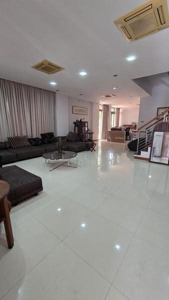 D20 Landed for sale in Thomson Hill, Ang Mo Kio / Bishan / Thomson, 5 Bedrooms, 4,800 sqft, Corner Terrace For Sale, by Lesley Loh, 500252577 - Living Room - PropertyGuru.com.sg