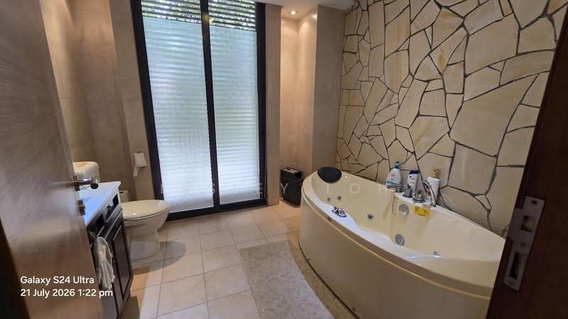 D20 Landed for sale in Thomson Hill, Ang Mo Kio / Bishan / Thomson, 5 Bedrooms, 4,800 sqft, Corner Terrace For Sale, by Lesley Loh, 500252577 - Bathroom - PropertyGuru.com.sg